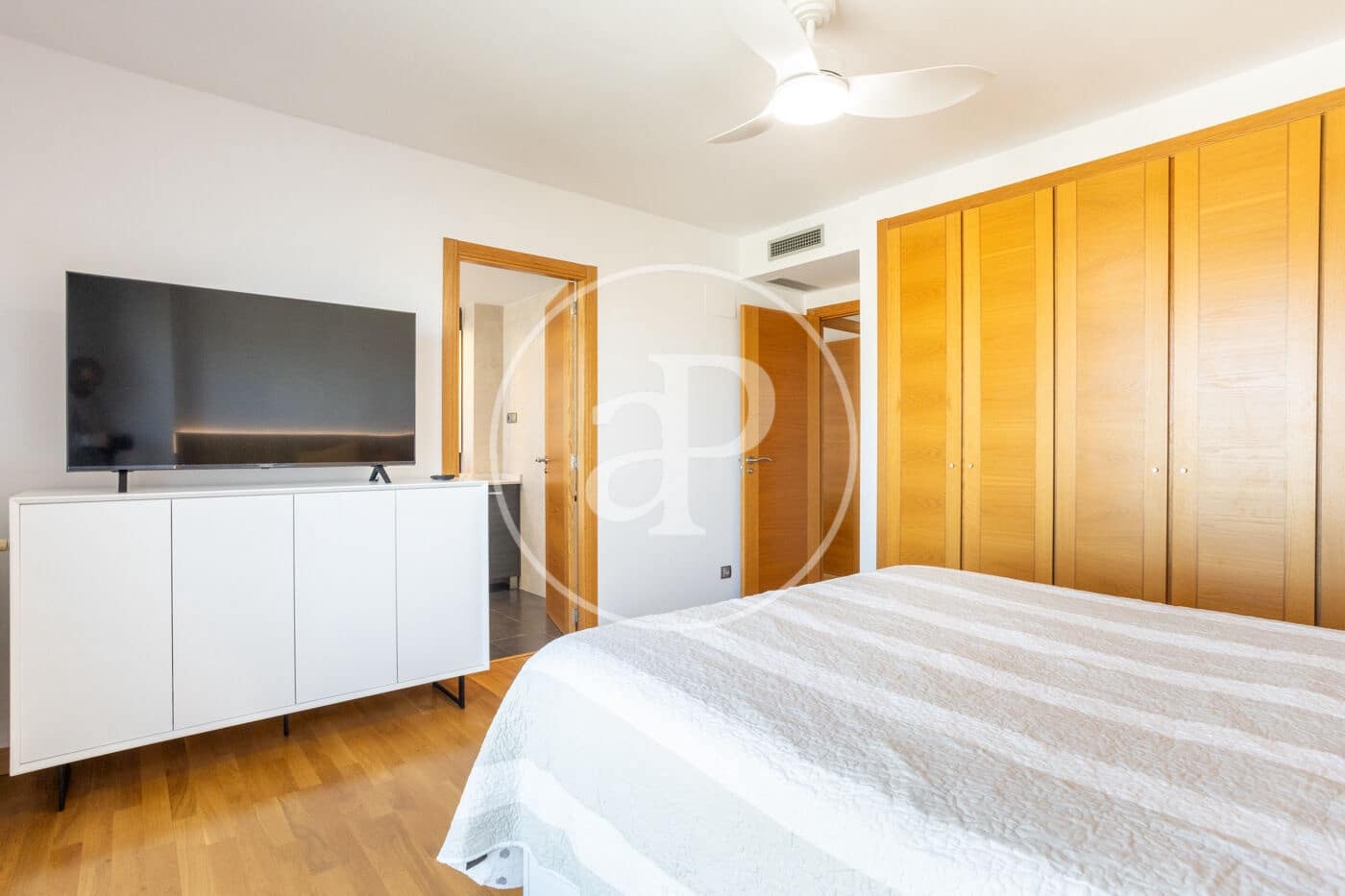 3 quarto Apartamento para arrendar em Valencia cidade com piscina - 2 700 € (Ref: 9551635)
