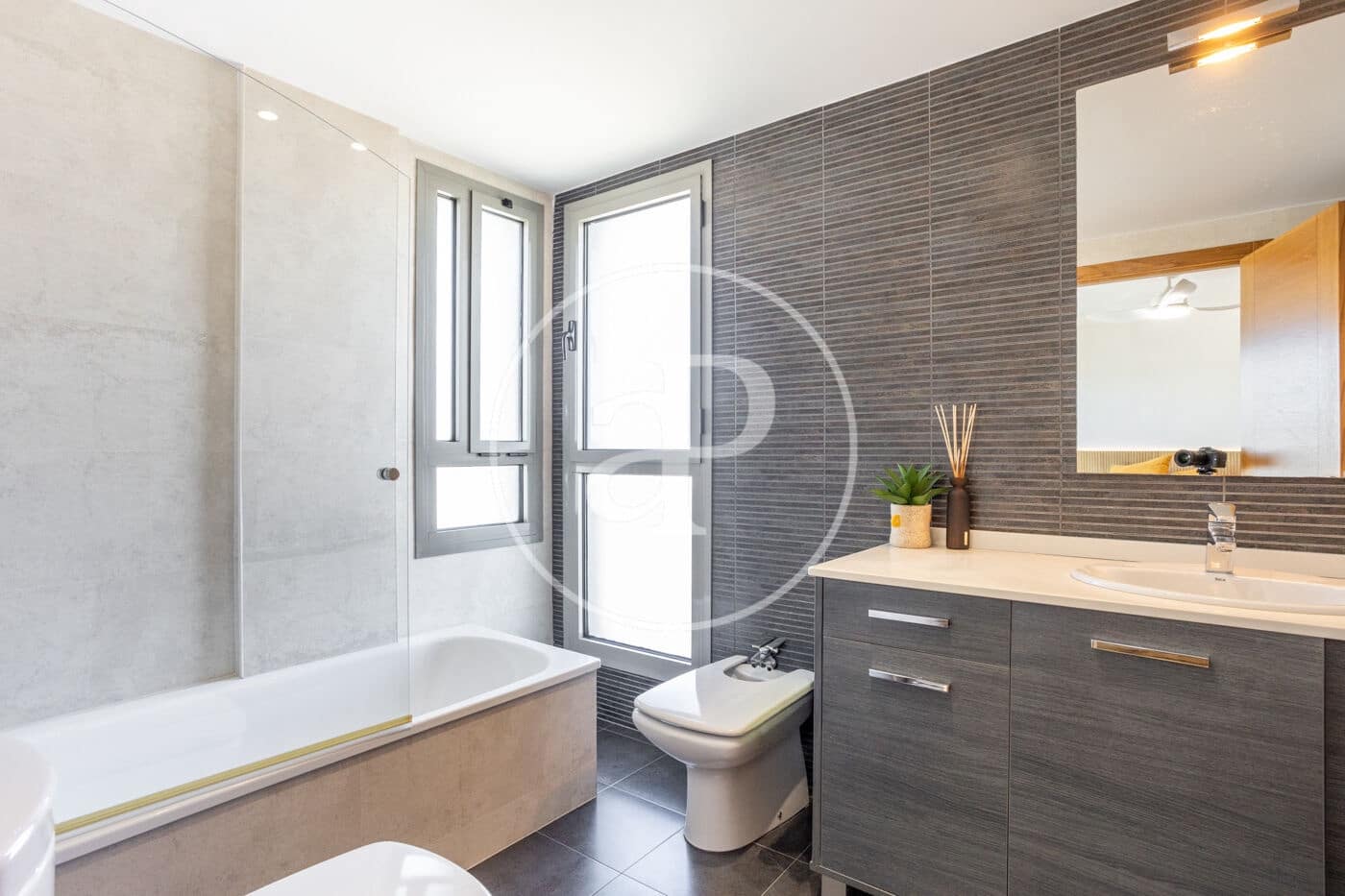 3 quarto Apartamento para arrendar em Valencia cidade com piscina - 2 700 € (Ref: 9551635)