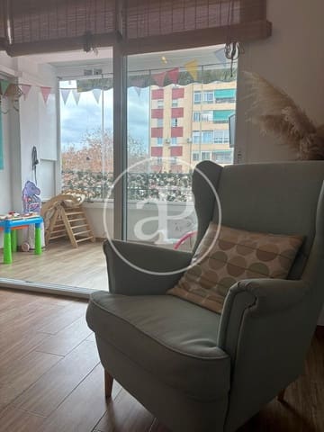 3 bedroom Apartment for sale in Ciutat Fallera, Valencia city - € 350,000 (Ref: 9551640)