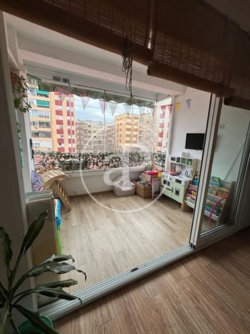 3 bedroom Apartment for sale in Ciutat Fallera, Valencia city - € 350,000 (Ref: 9551640)