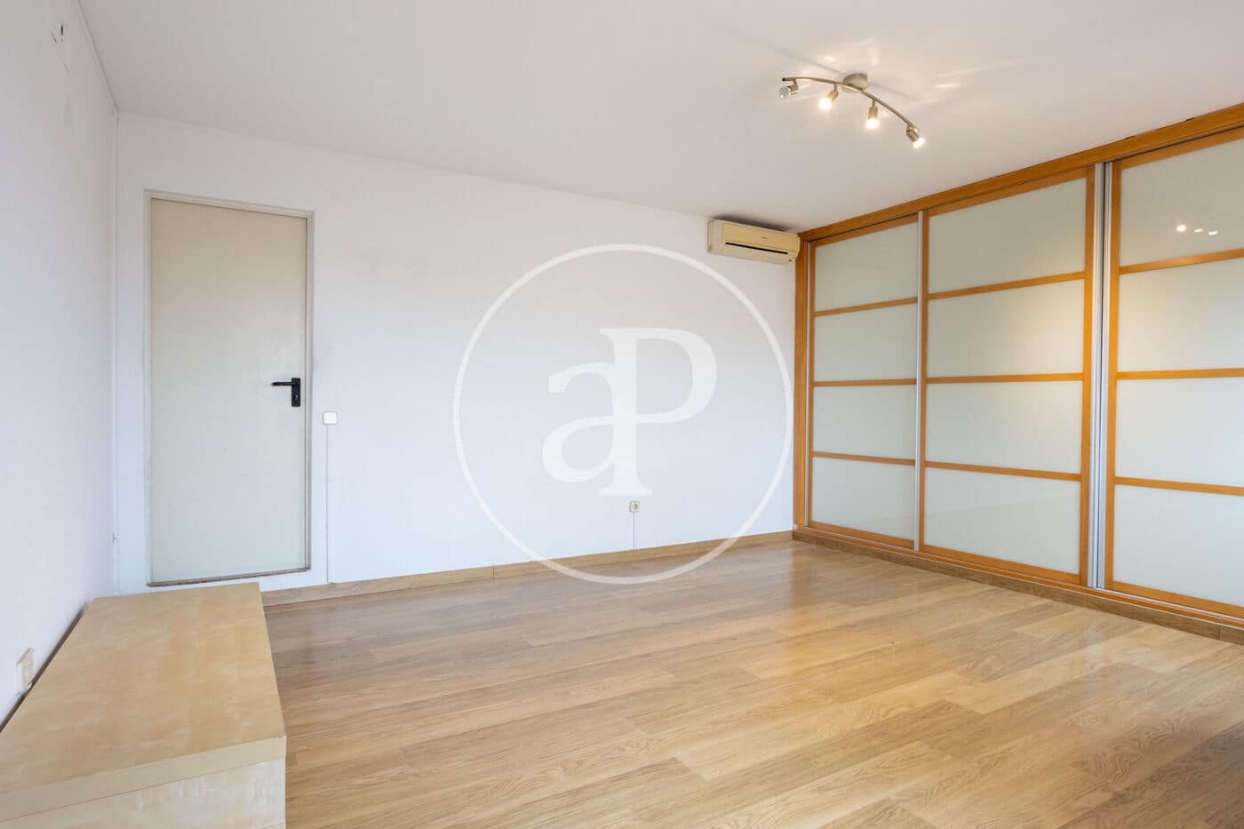 3 soverom Leilighet til leie i La Pobla de Vallbona - € 1 300 (Ref: 9555954)