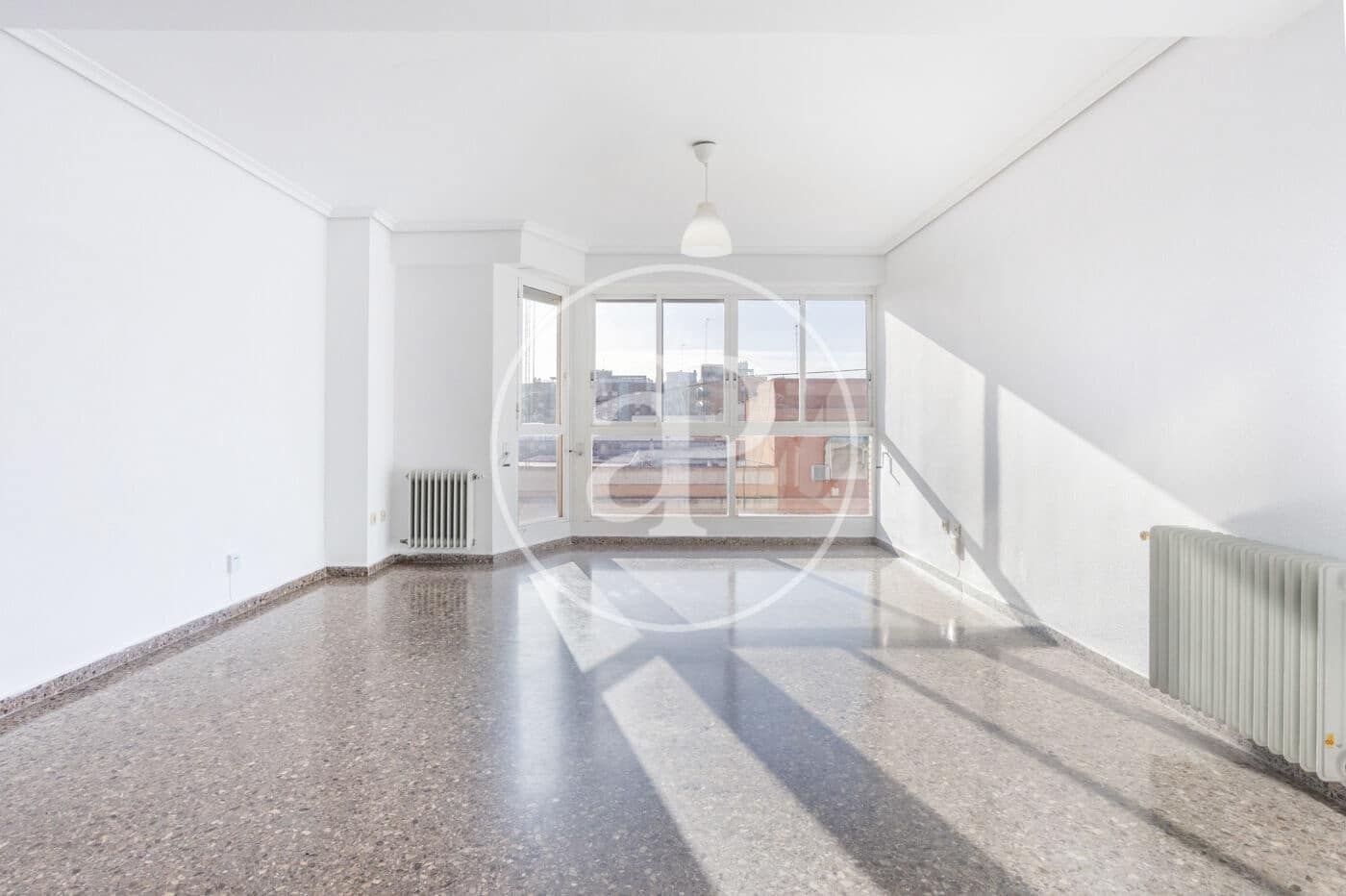 4 bedroom Apartment for rent in Valencia city - € 1,800 (Ref: 9565329)