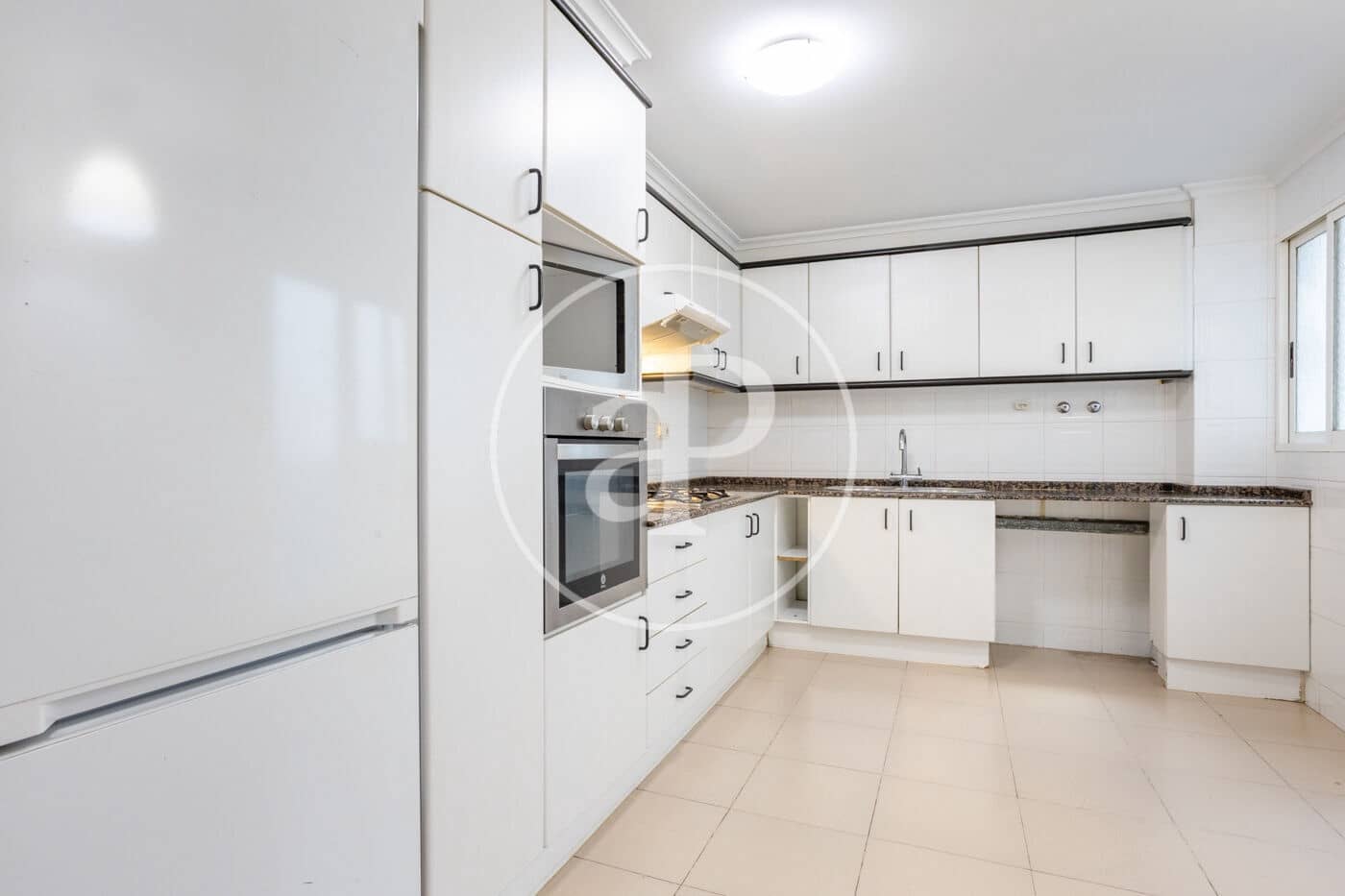 4 bedroom Apartment for rent in Valencia city - € 1,800 (Ref: 9565329)