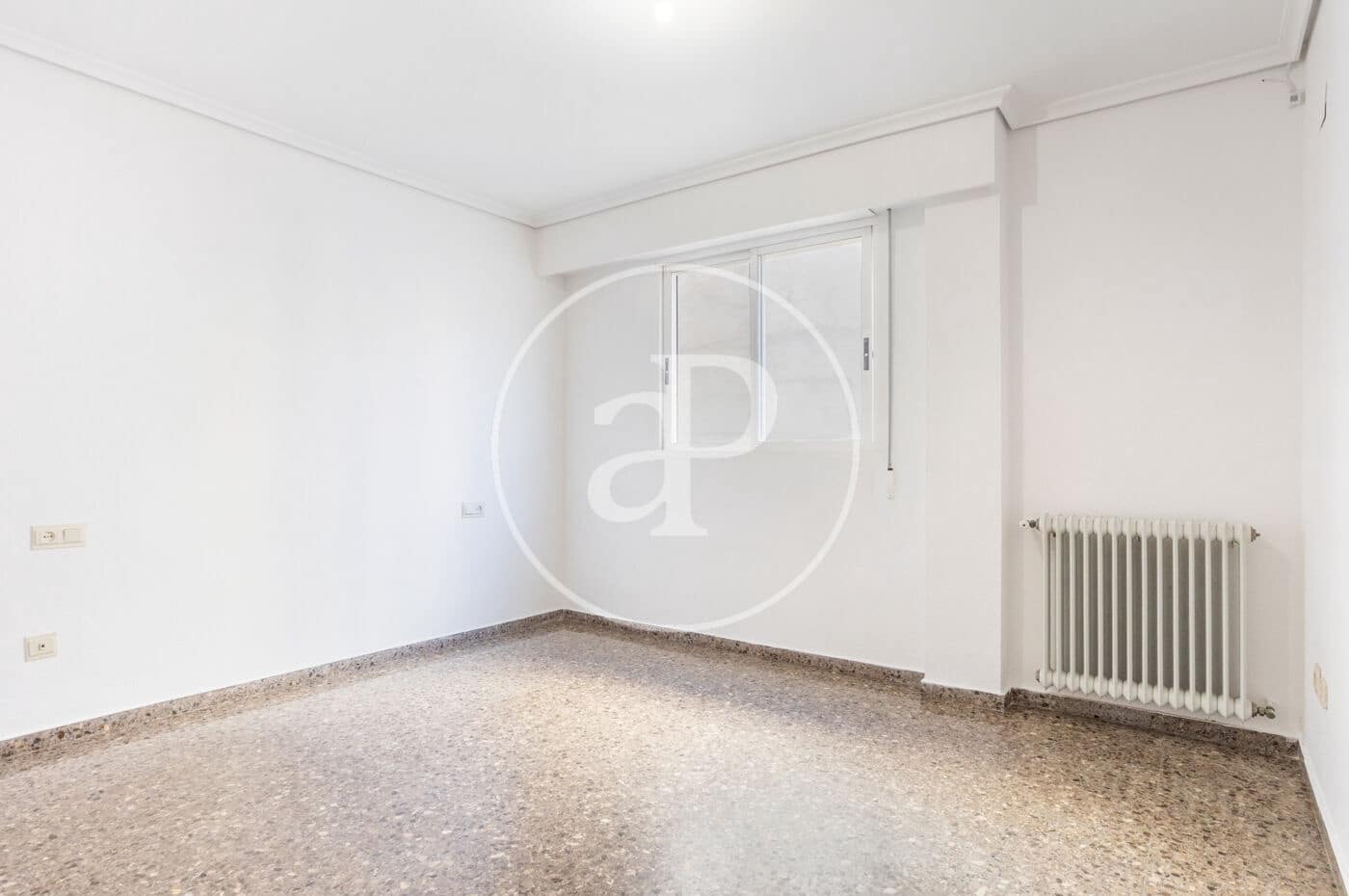 4 bedroom Apartment for rent in Valencia city - € 1,800 (Ref: 9565329)