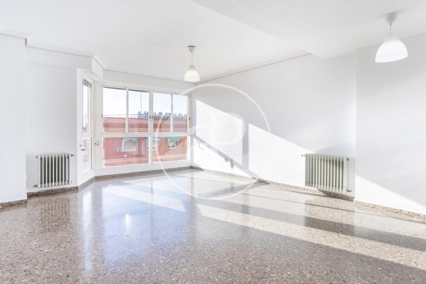 4 bedroom Apartment for rent in Valencia city - € 1,800 (Ref: 9565329)