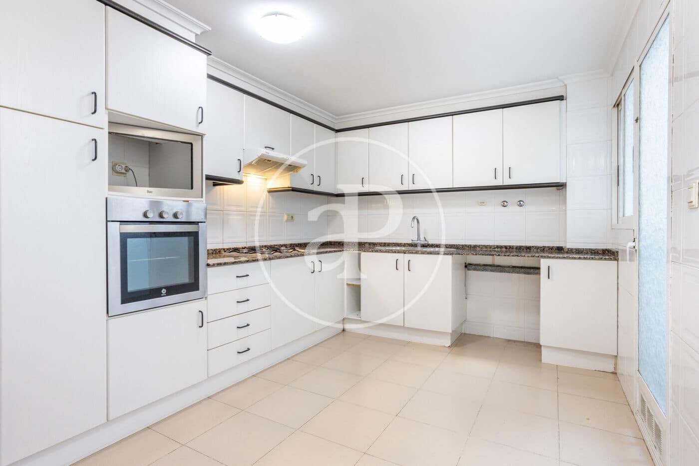 4 bedroom Apartment for rent in Valencia city - € 1,800 (Ref: 9565329)