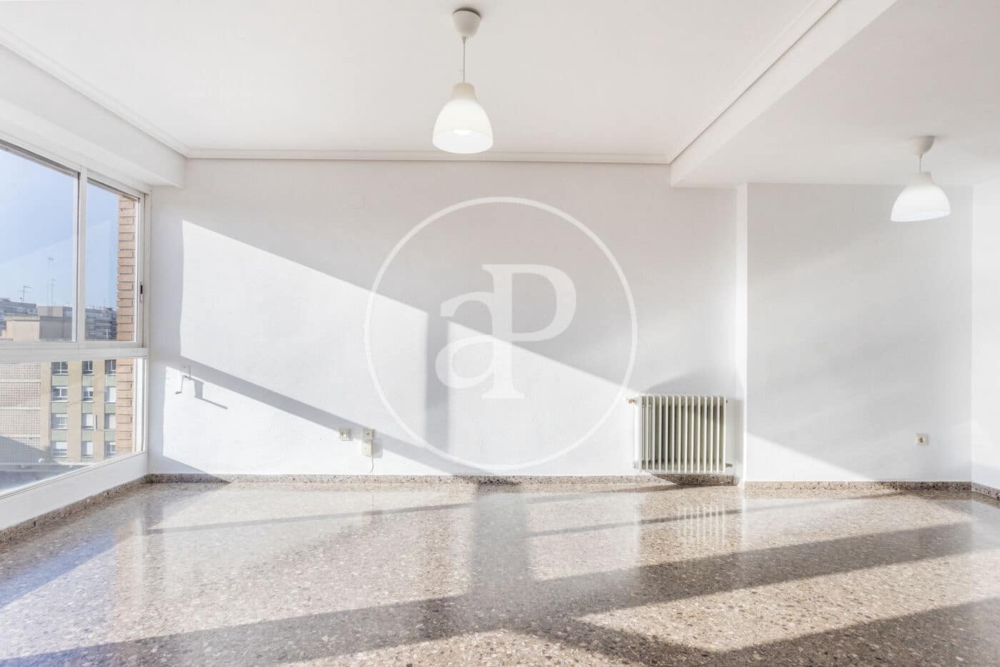 4 bedroom Apartment for rent in Valencia city - € 1,800 (Ref: 9565329)