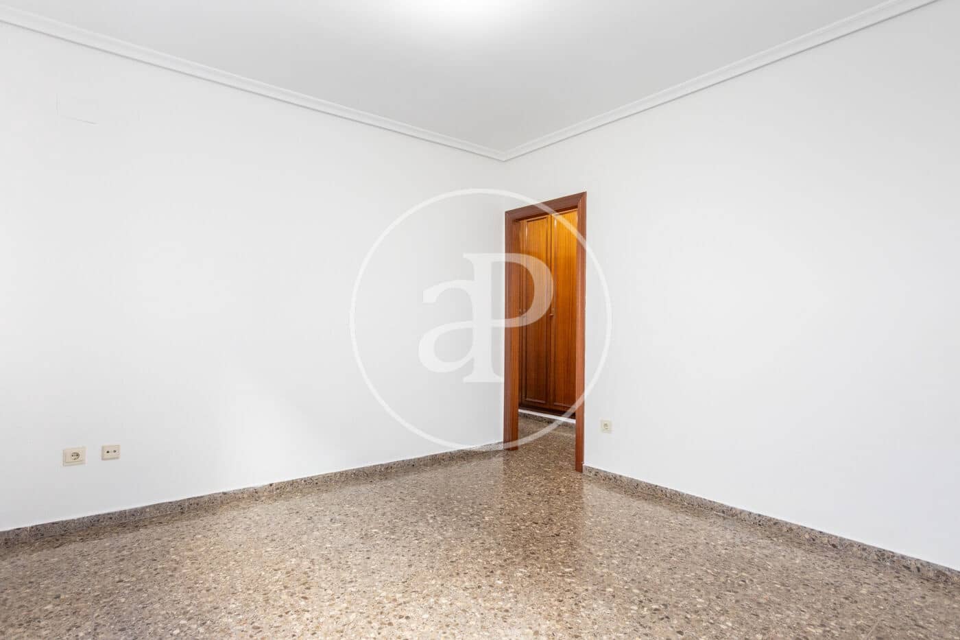 4 bedroom Apartment for rent in Valencia city - € 1,800 (Ref: 9565329)