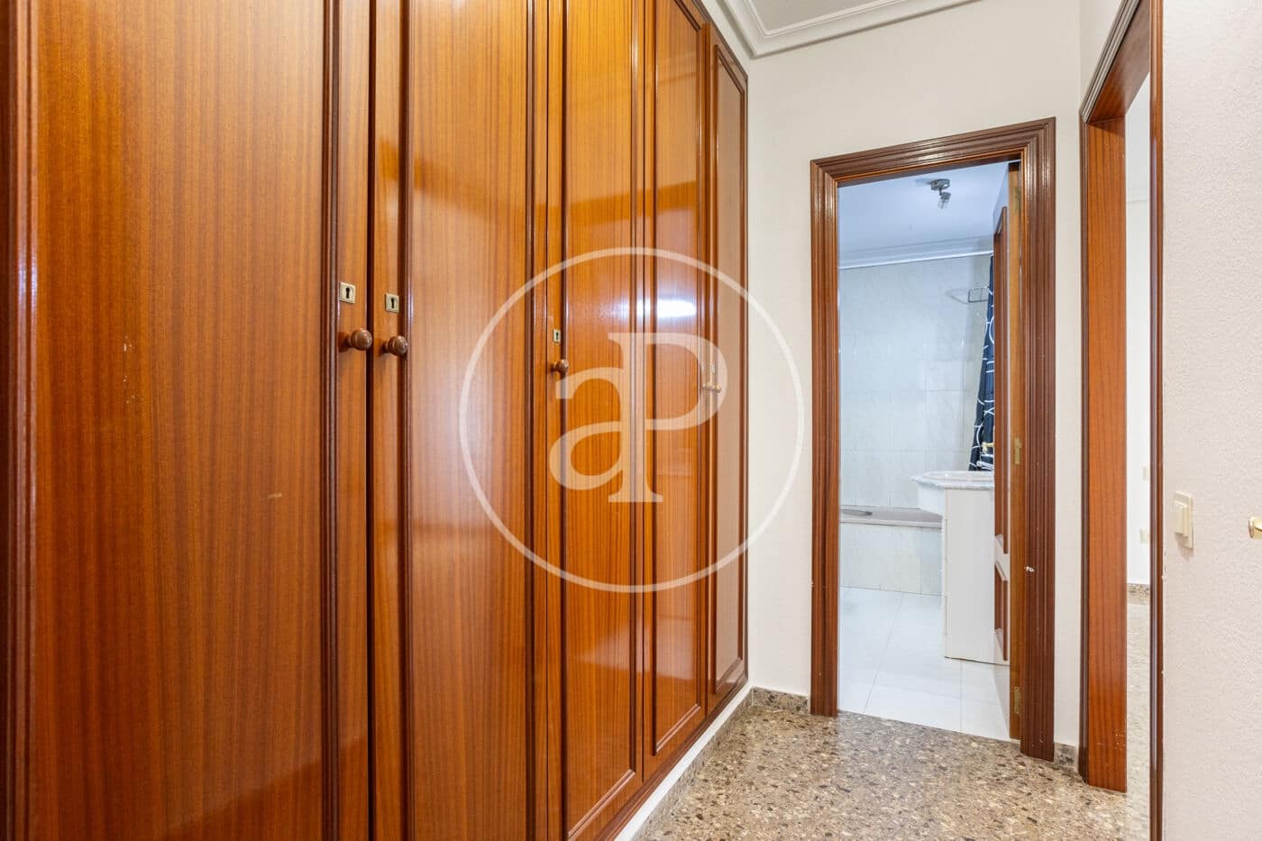 4 bedroom Apartment for rent in Valencia city - € 1,800 (Ref: 9565329)