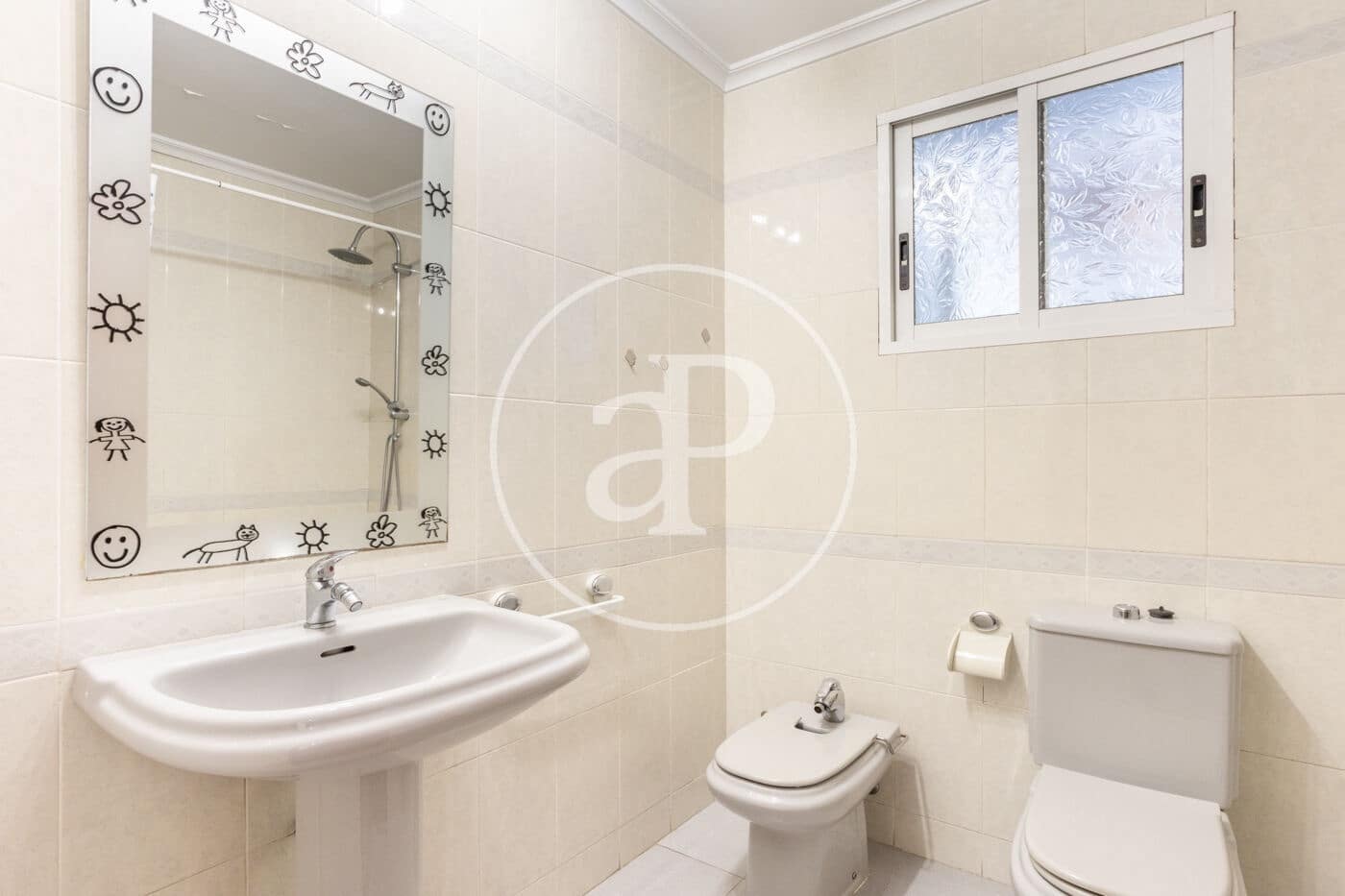 4 bedroom Apartment for rent in Valencia city - € 1,800 (Ref: 9565329)