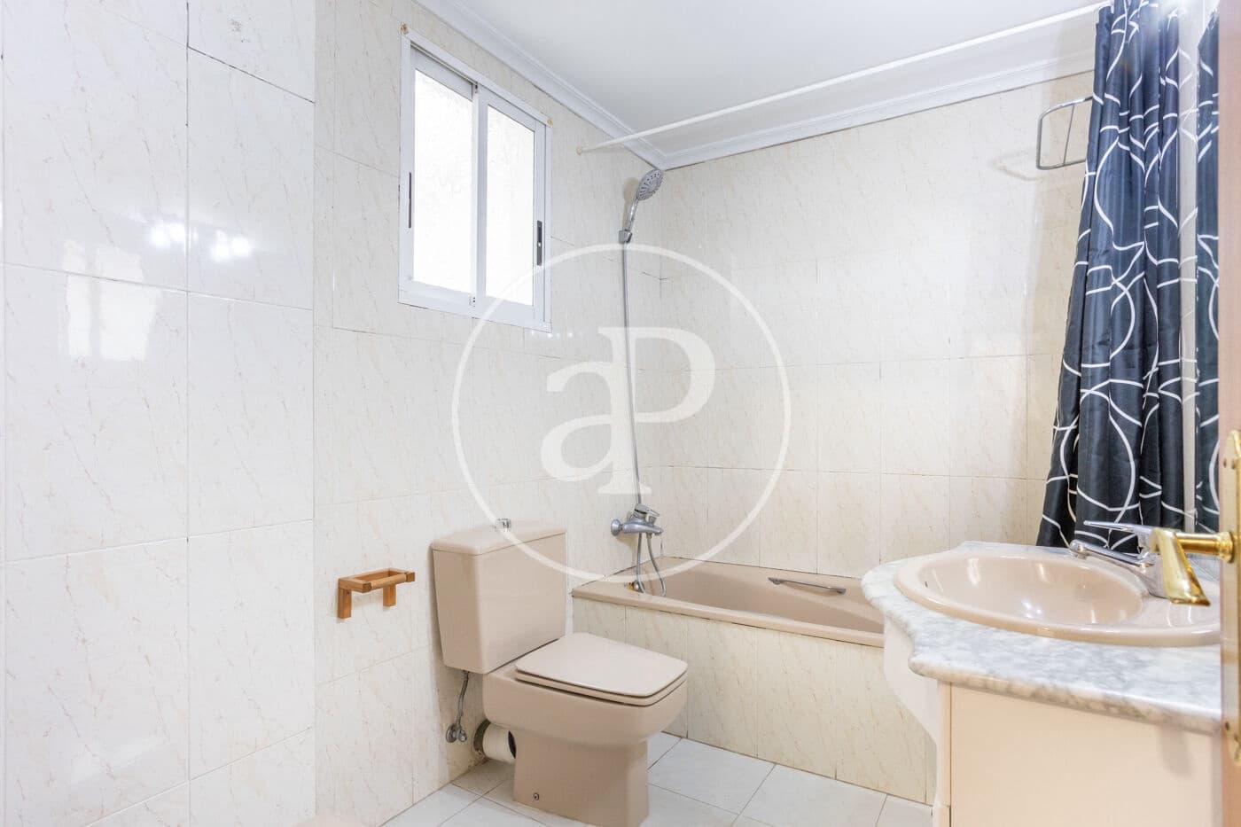 4 bedroom Apartment for rent in Valencia city - € 1,800 (Ref: 9565329)