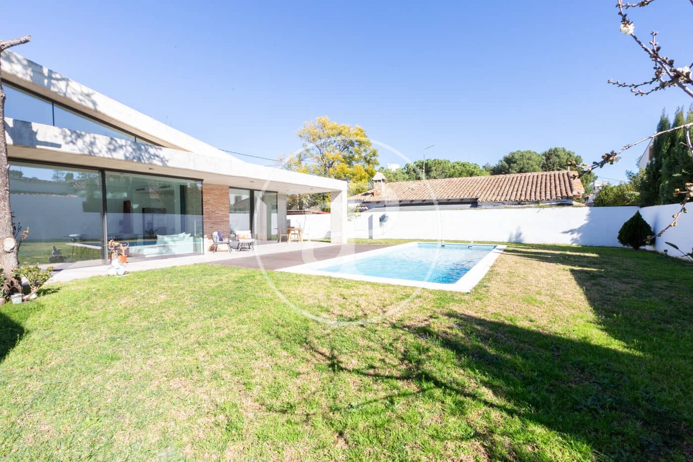 4 bedroom Villa for sale in Valencia city with pool - € 1,380,000 (Ref: 9565330)