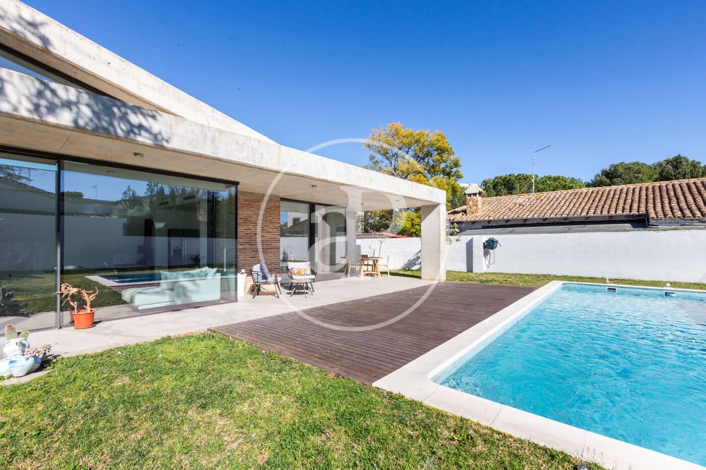 4 bedroom Villa for sale in Valencia city with pool - € 1,380,000 (Ref: 9565330)