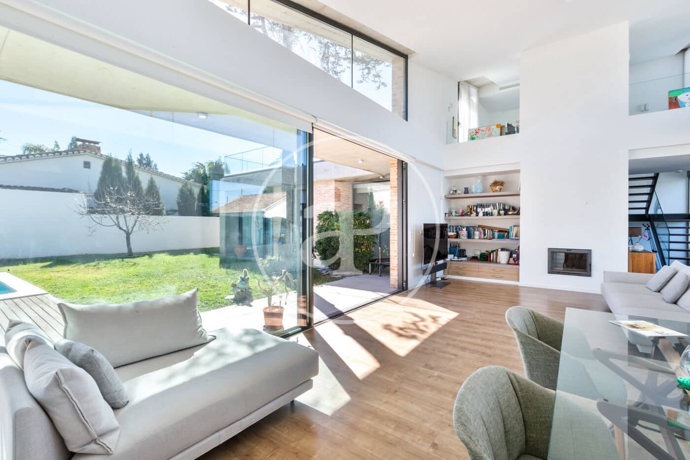 4 bedroom Villa for sale in Valencia city with pool - € 1,380,000 (Ref: 9565330)