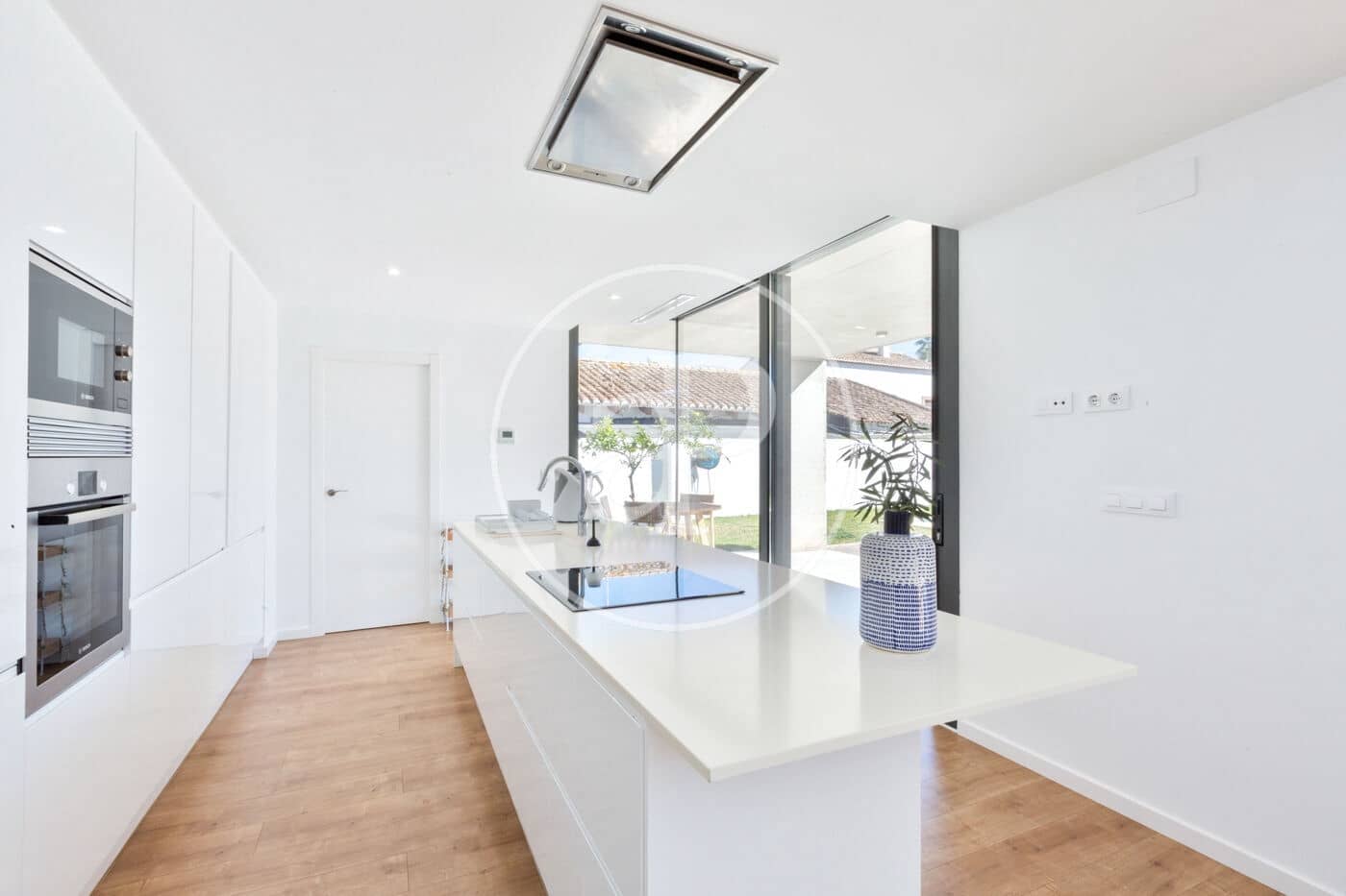 4 bedroom Villa for sale in Valencia city with pool - € 1,380,000 (Ref: 9565330)