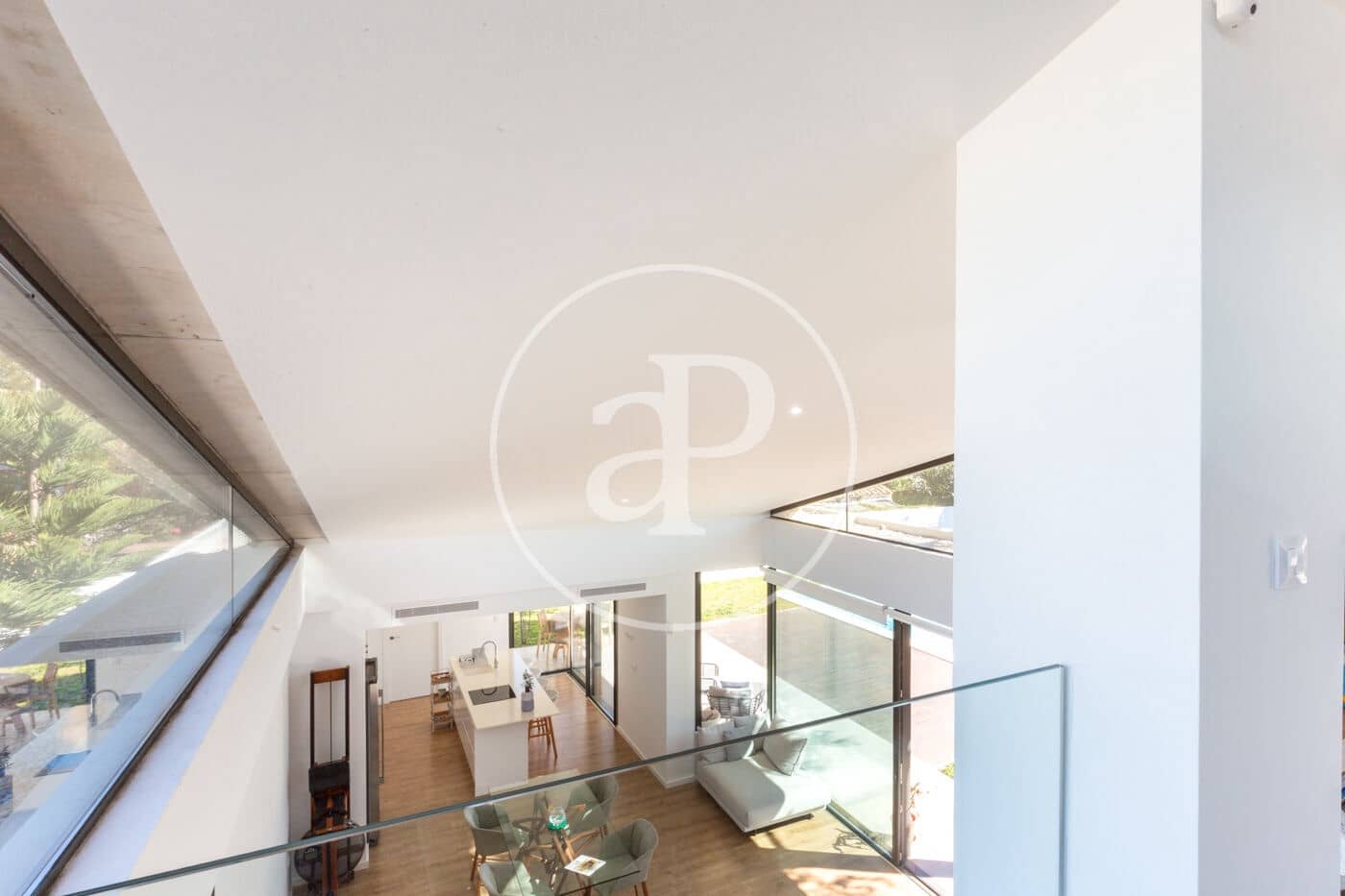 4 bedroom Villa for sale in Valencia city with pool - € 1,380,000 (Ref: 9565330)