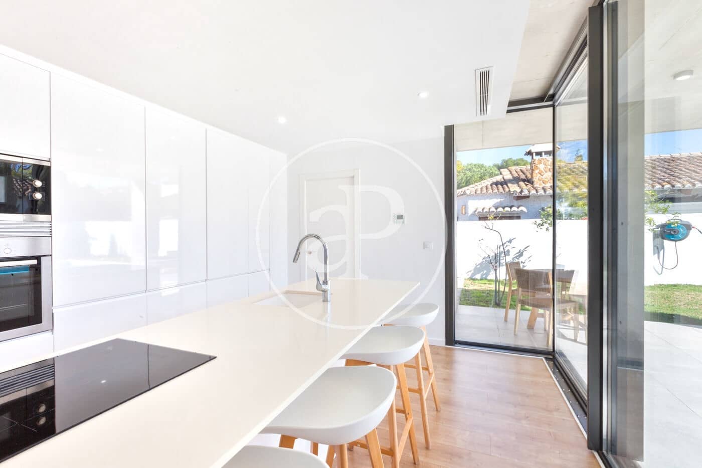 4 bedroom Villa for sale in Valencia city with pool - € 1,380,000 (Ref: 9565330)