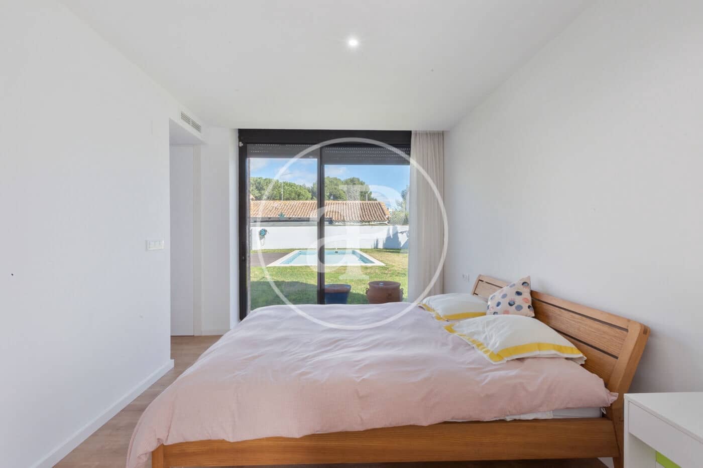 4 bedroom Villa for sale in Valencia city with pool - € 1,380,000 (Ref: 9565330)