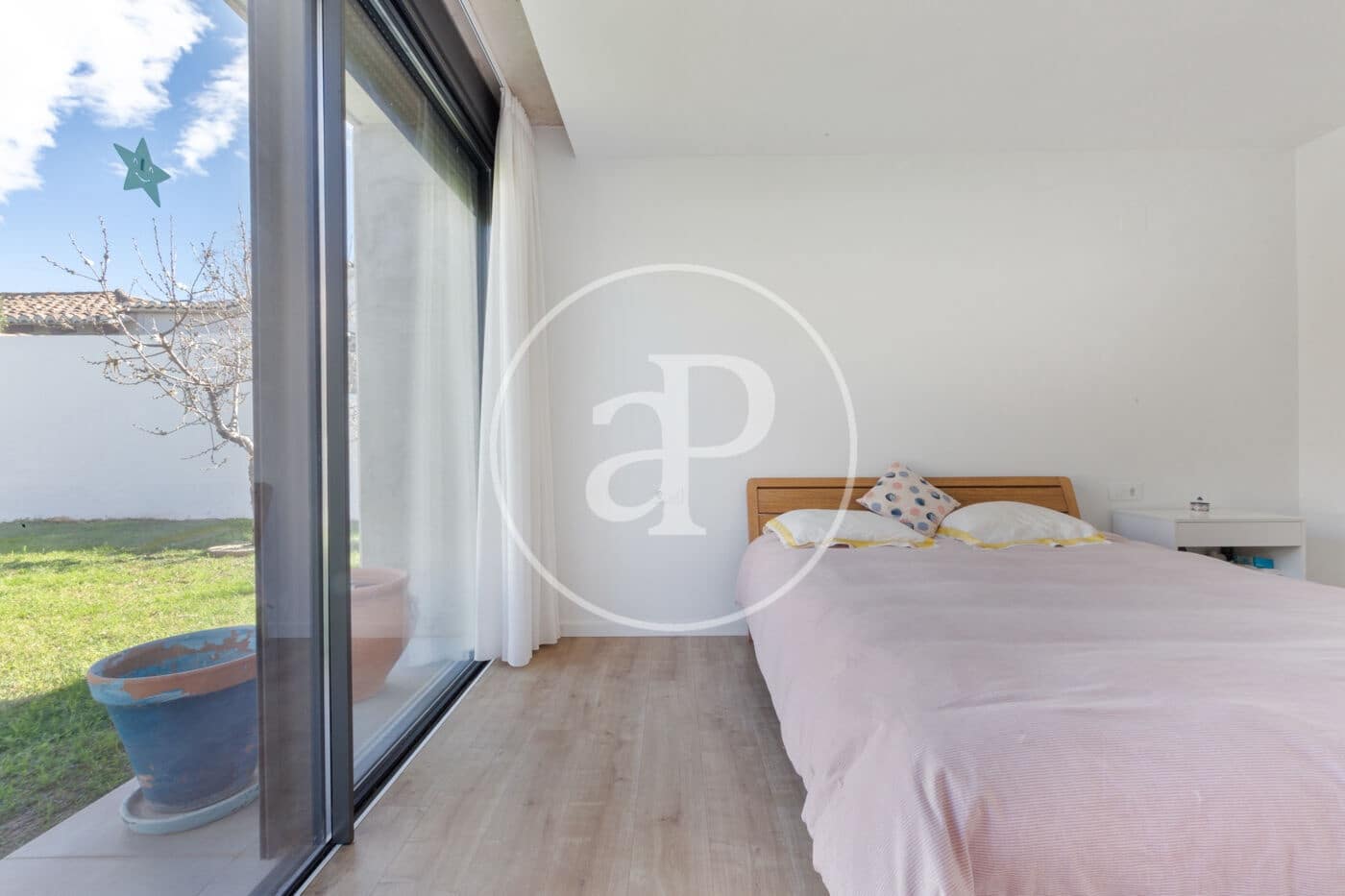 4 bedroom Villa for sale in Valencia city with pool - € 1,380,000 (Ref: 9565330)