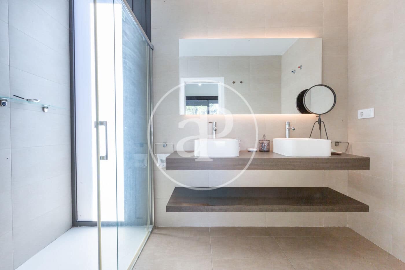 4 bedroom Villa for sale in Valencia city with pool - € 1,380,000 (Ref: 9565330)