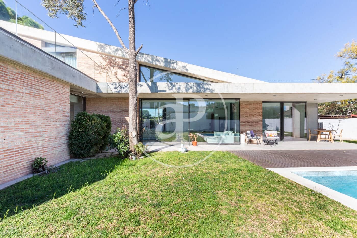 4 bedroom Villa for sale in Valencia city with pool - € 1,380,000 (Ref: 9565330)