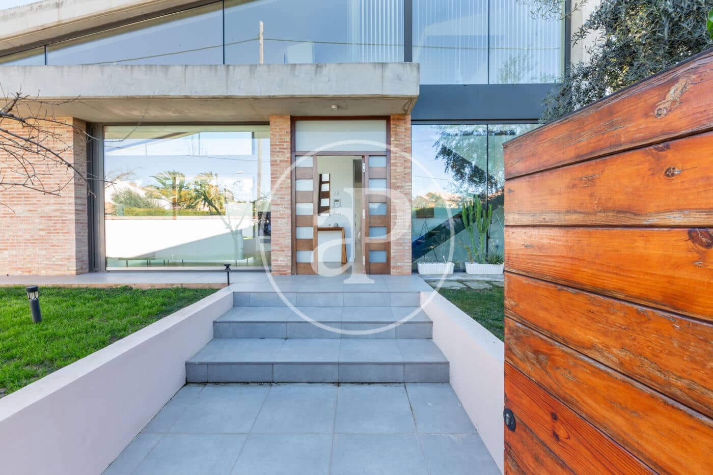 4 bedroom Villa for sale in Valencia city with pool - € 1,380,000 (Ref: 9565330)