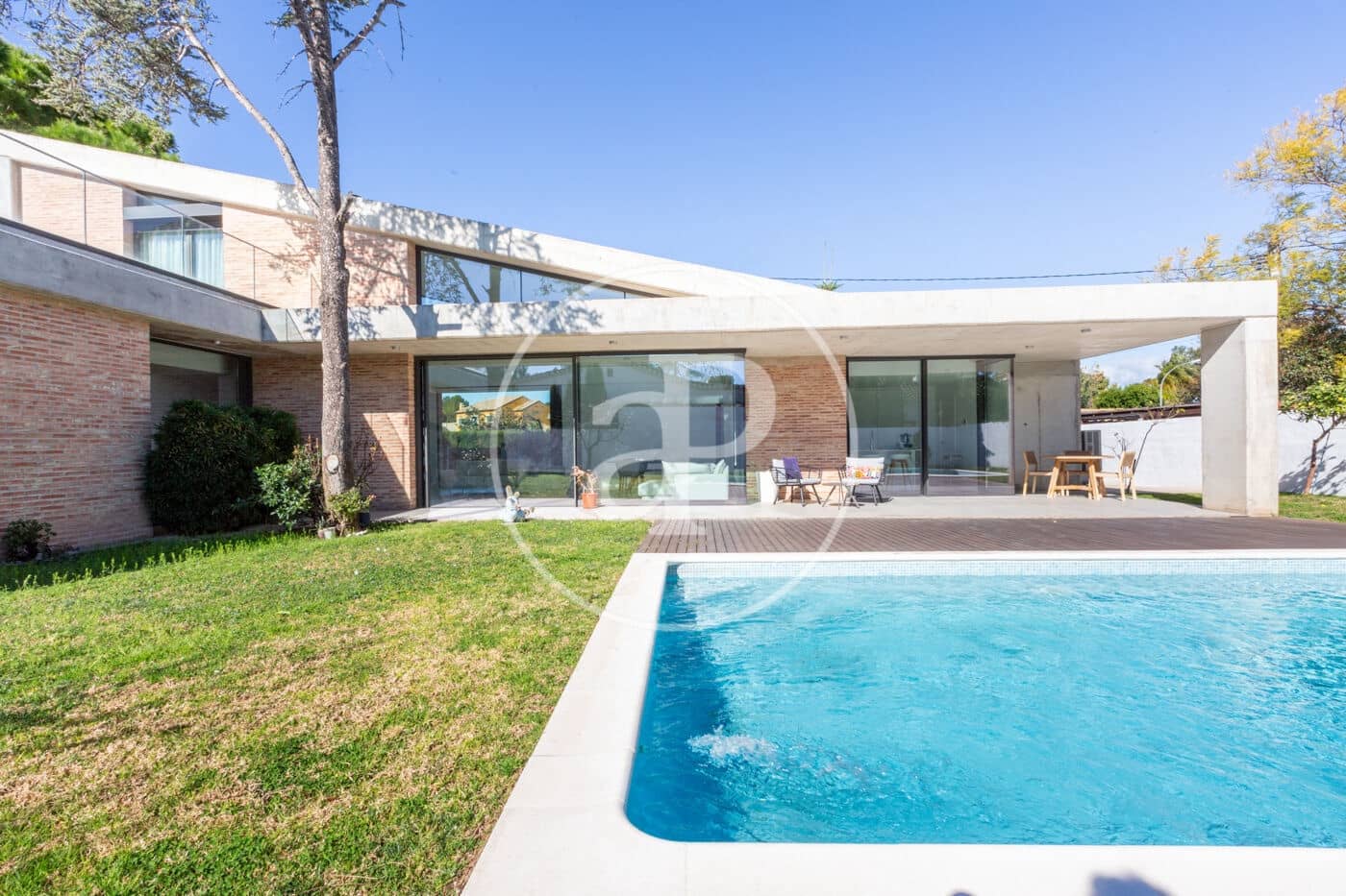4 bedroom Villa for sale in Valencia city with pool - € 1,380,000 (Ref: 9565330)