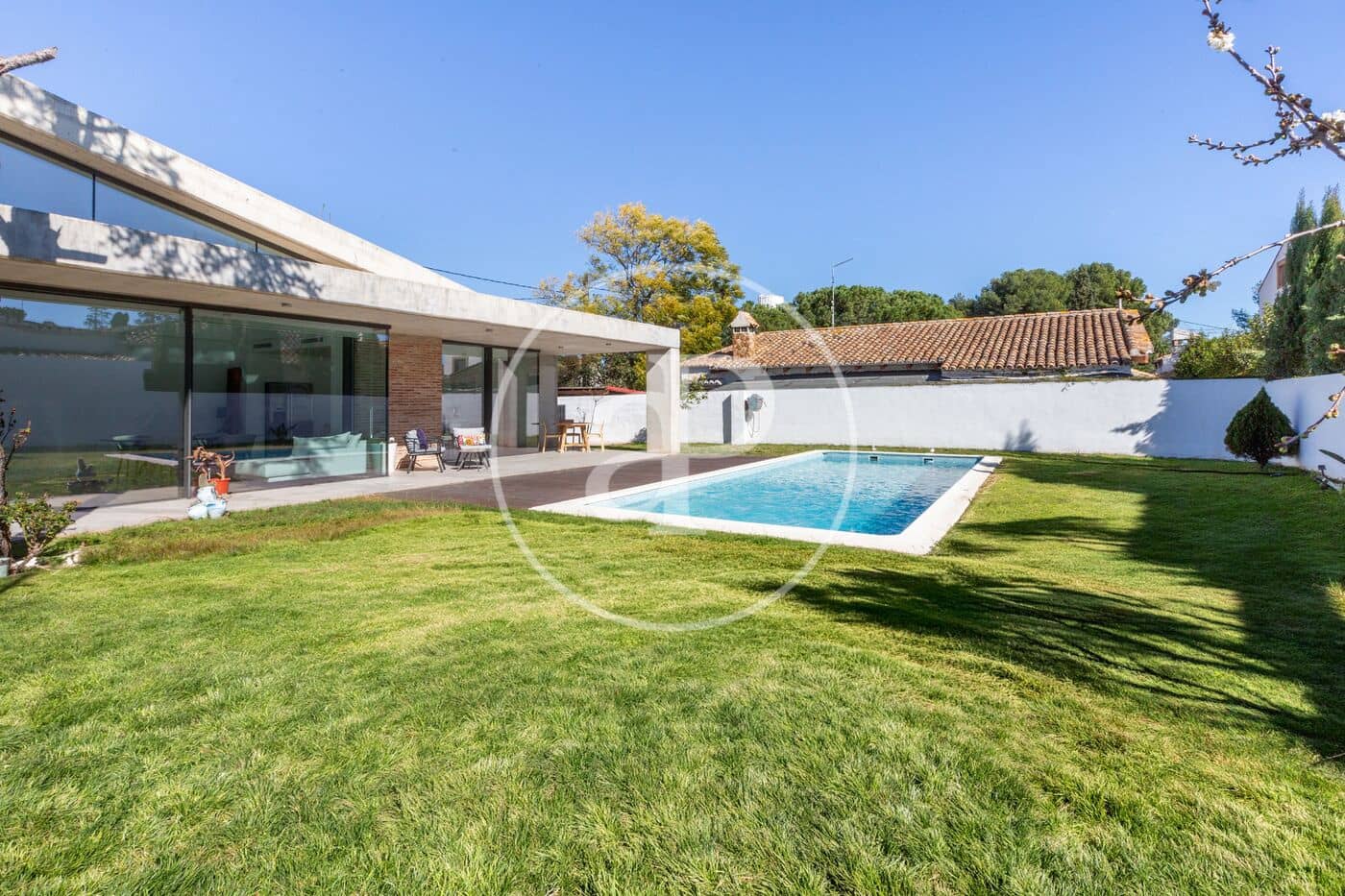 4 bedroom Villa for sale in Valencia city with pool - € 1,380,000 (Ref: 9565330)