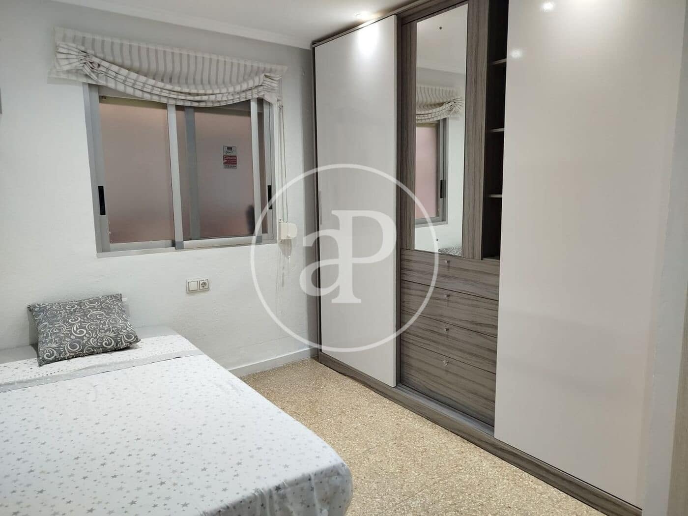 3 quarto Apartamento para arrendar em Xirivella - 1 500 € (Ref: 9571270)