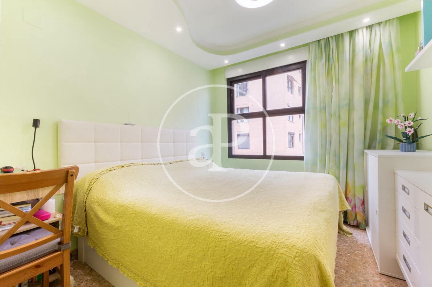 2 bedroom Apartment for sale in Valencia city with pool - € 340,000 (Ref: 9574704)