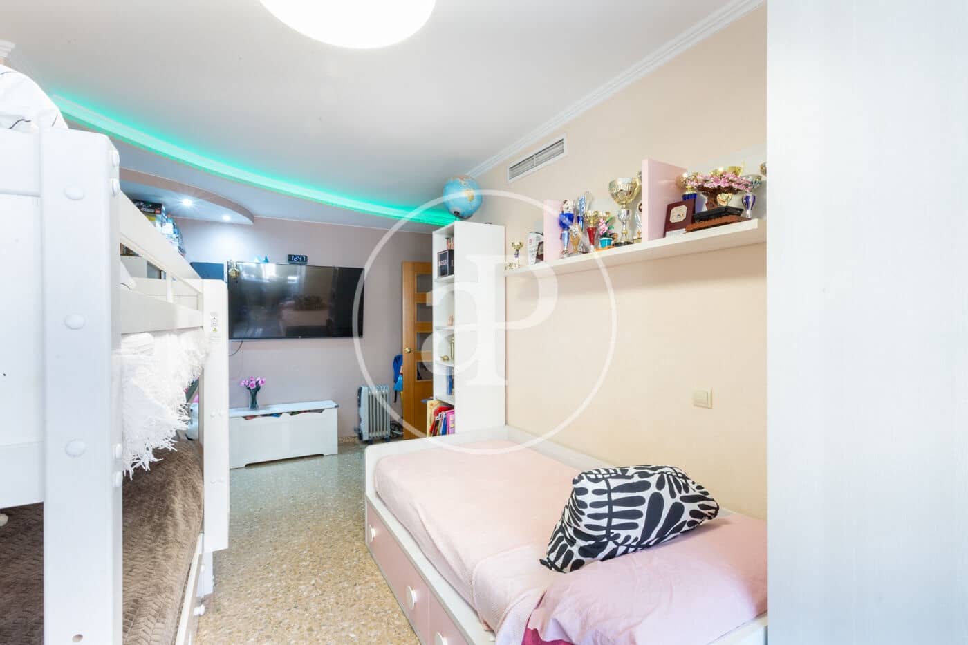 2 bedroom Apartment for sale in Valencia city with pool - € 340,000 (Ref: 9574704)