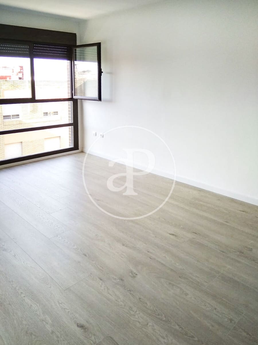 3 bedroom Apartment for rent in Valencia city - € 1,300 (Ref: 9591392)