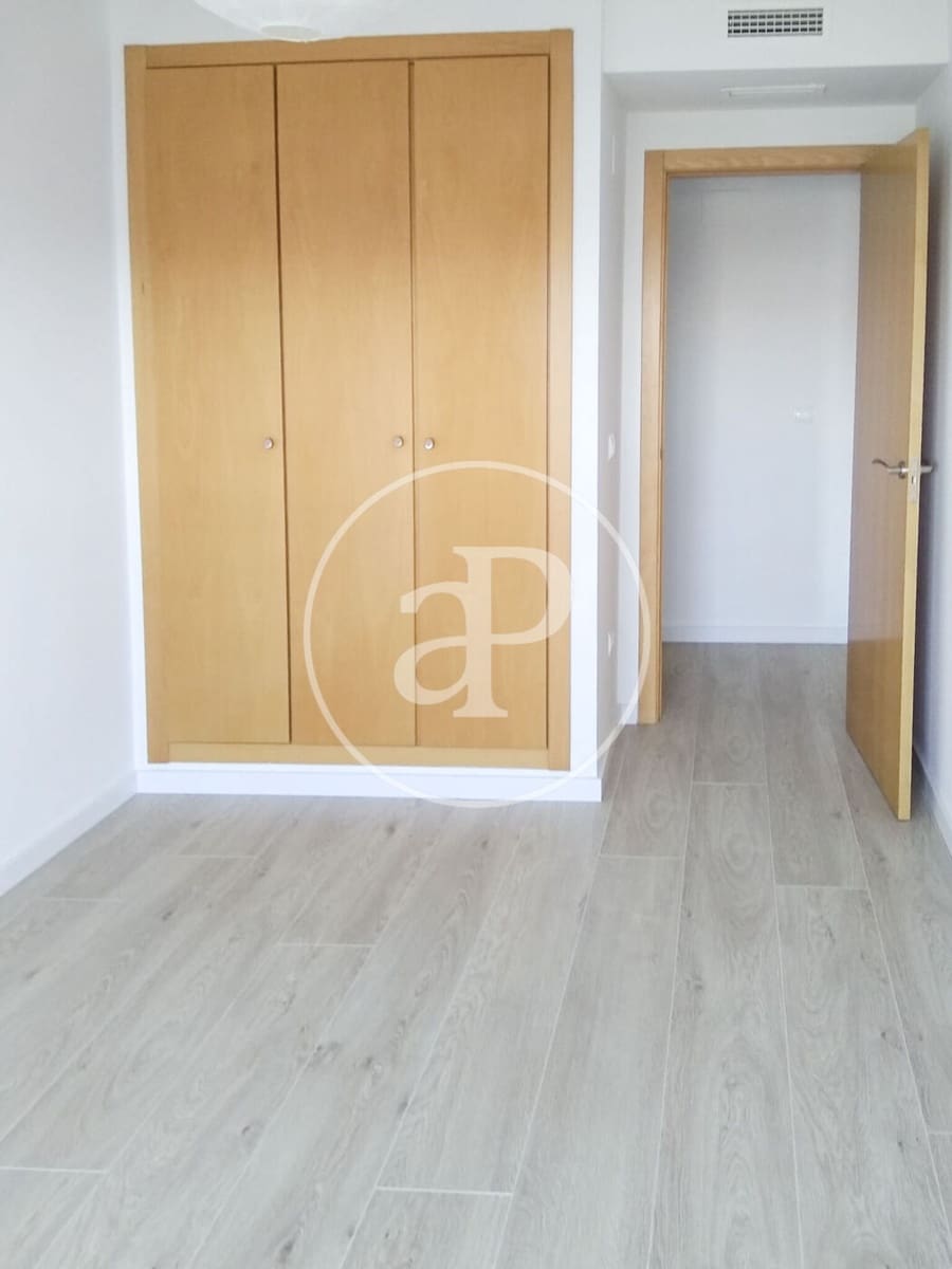 3 bedroom Apartment for rent in Valencia city - € 1,300 (Ref: 9591392)