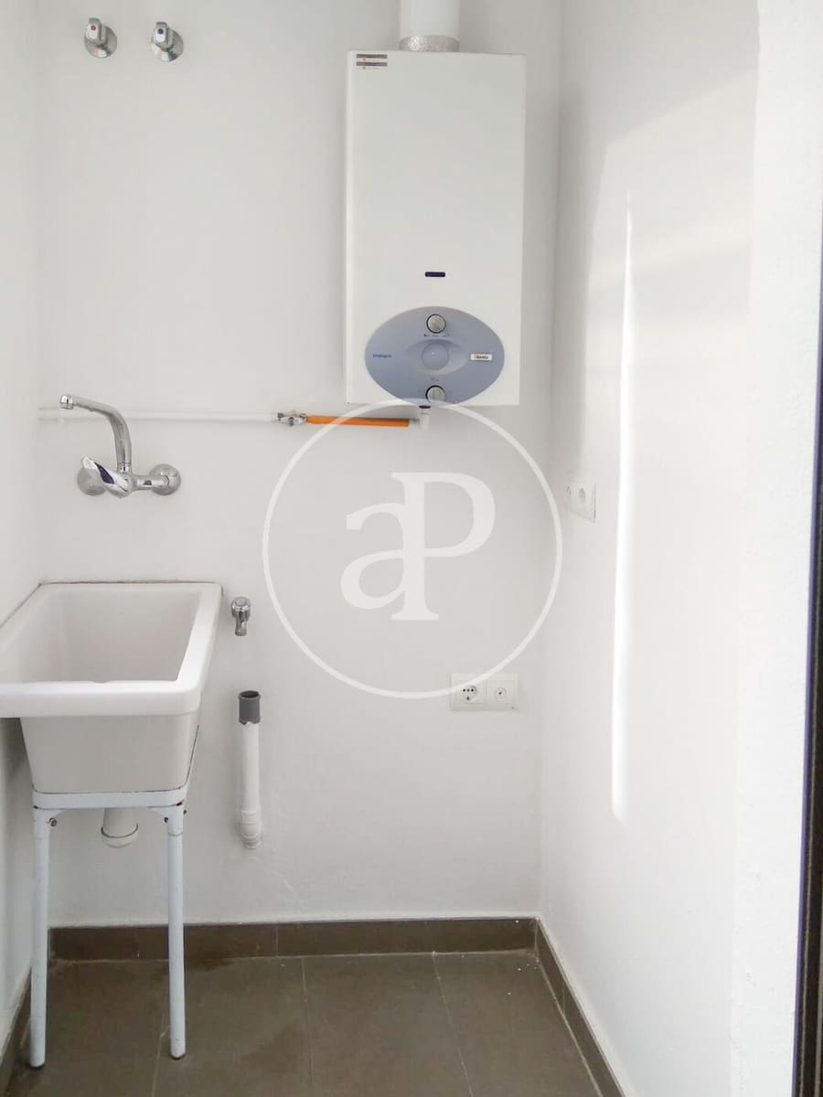 3 bedroom Apartment for rent in Valencia city - € 1,300 (Ref: 9591392)