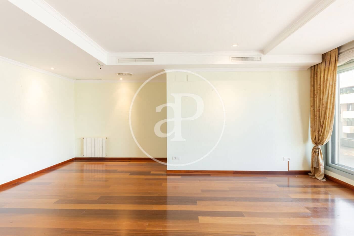 Apartamento de 4 habitaciones en València ciudad en alquiler - 5.000 € (Ref: 9599615)