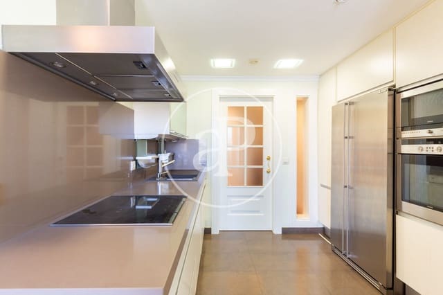 Apartamento de 4 habitaciones en La Gran Via, València ciudad en alquiler - 5.000 € (Ref: 9599615)