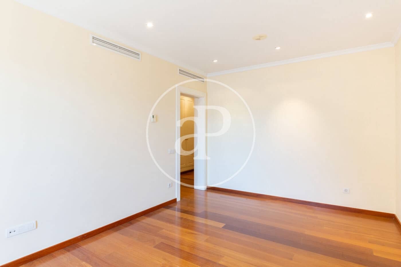 Apartamento de 4 habitaciones en València ciudad en alquiler - 5.000 € (Ref: 9599615)