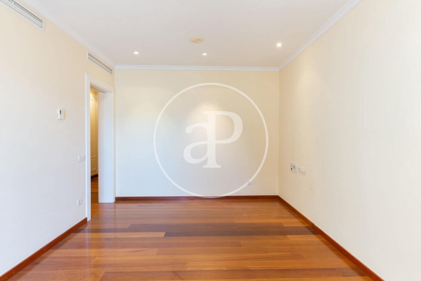 Apartamento de 4 habitaciones en València ciudad en alquiler - 5.000 € (Ref: 9599615)