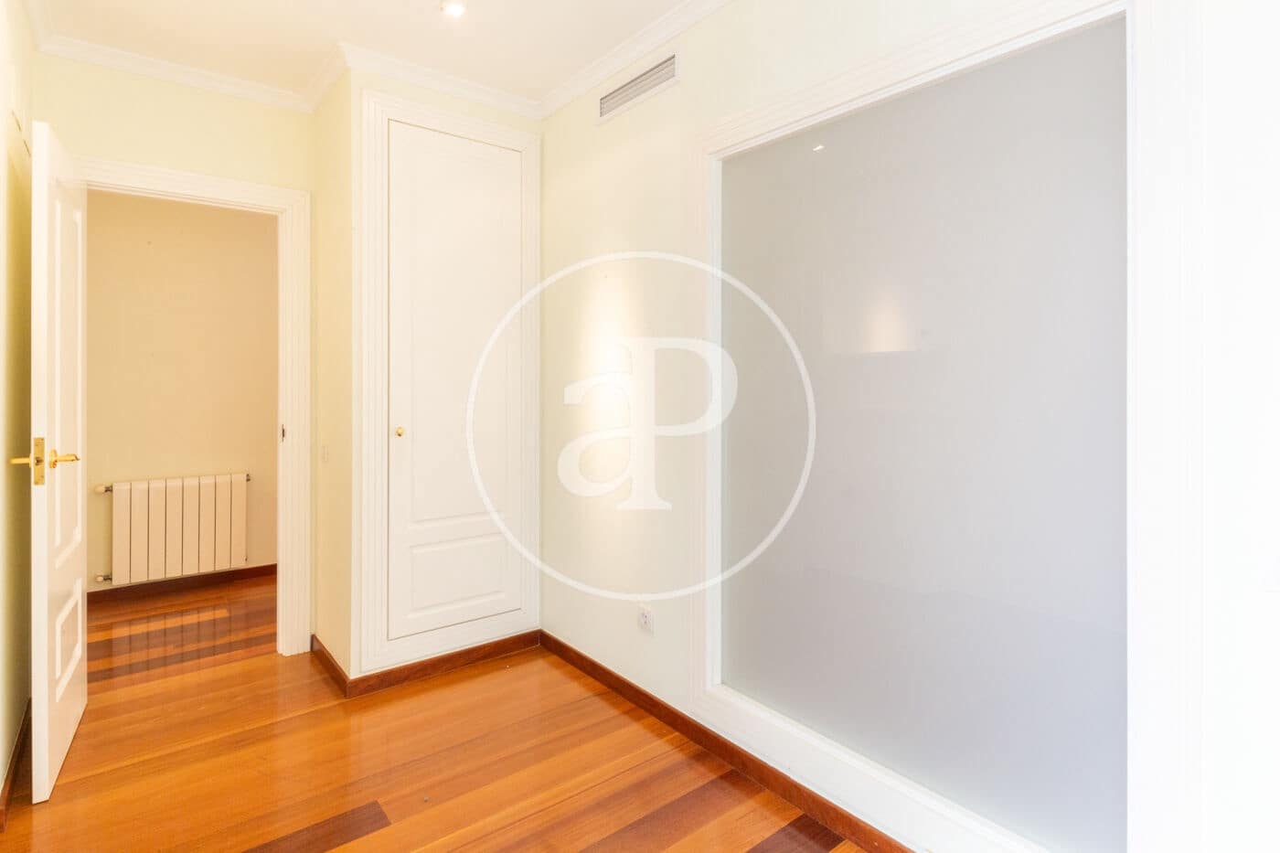 Apartamento de 4 habitaciones en València ciudad en alquiler - 5.000 € (Ref: 9599615)