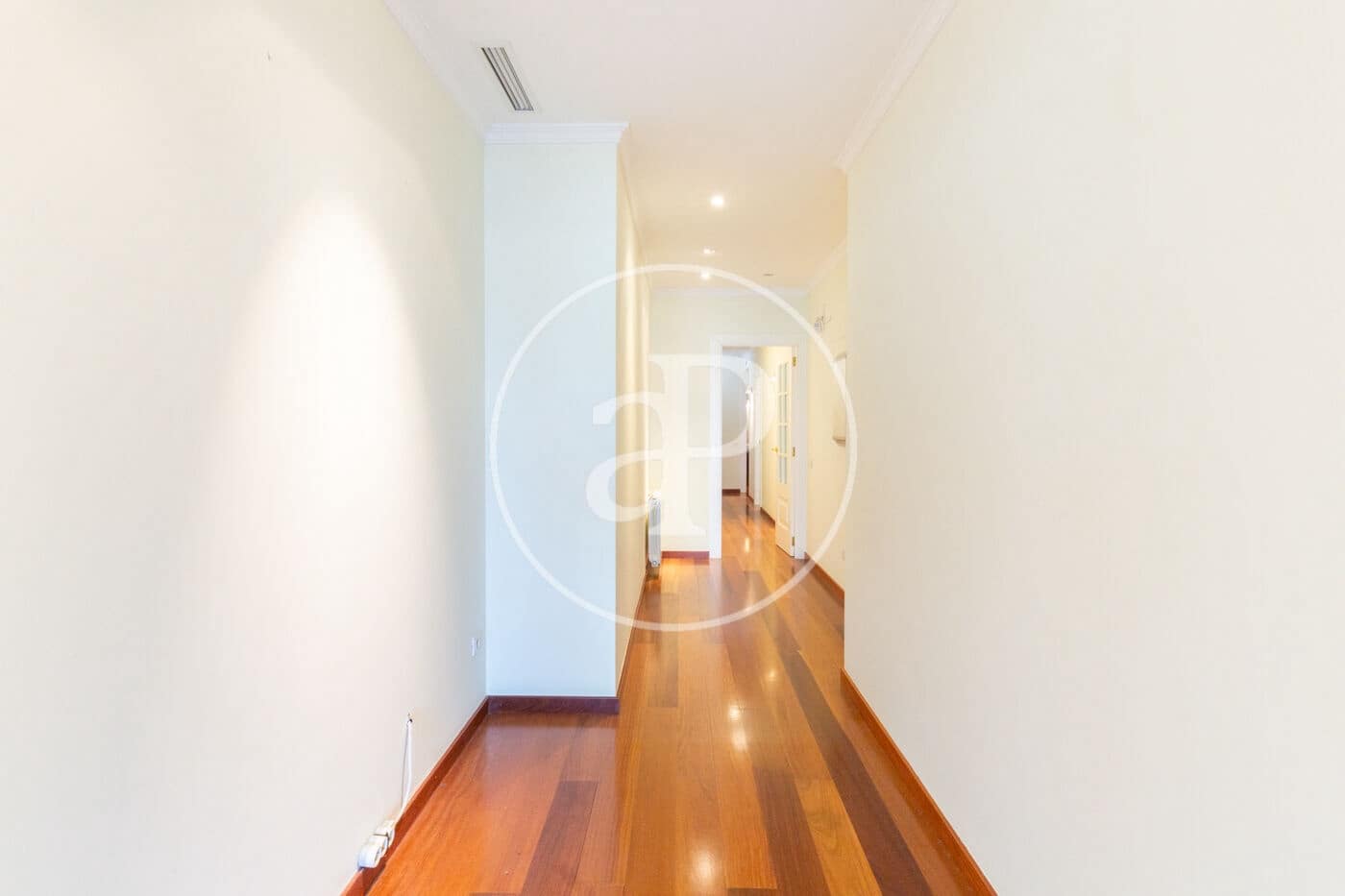 Apartamento de 4 habitaciones en València ciudad en alquiler - 5.000 € (Ref: 9599615)