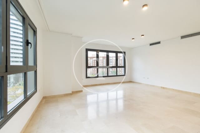 3 bedroom Apartment for rent in Sant Pau, Valencia city with pool - € 1,800 (Ref: 9599616)