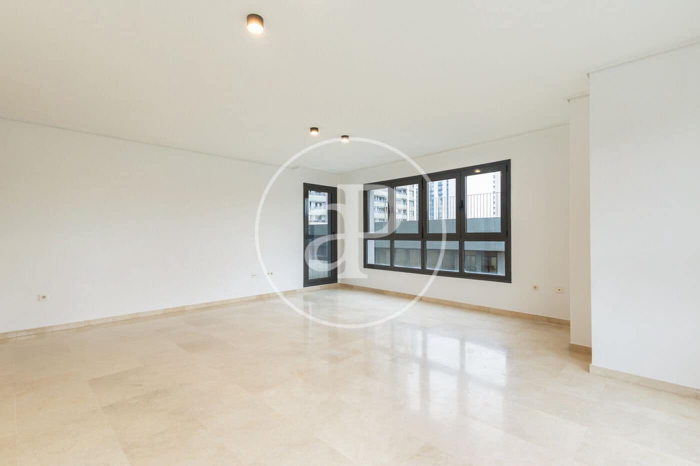 3 bedroom Apartment for rent in Valencia city with pool - € 1,800 (Ref: 9599616)