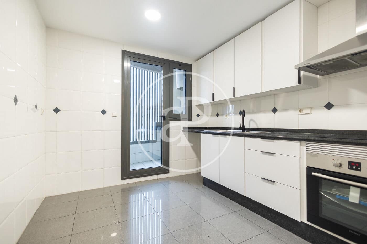 3 bedroom Apartment for rent in Valencia city with pool - € 1,800 (Ref: 9599616)