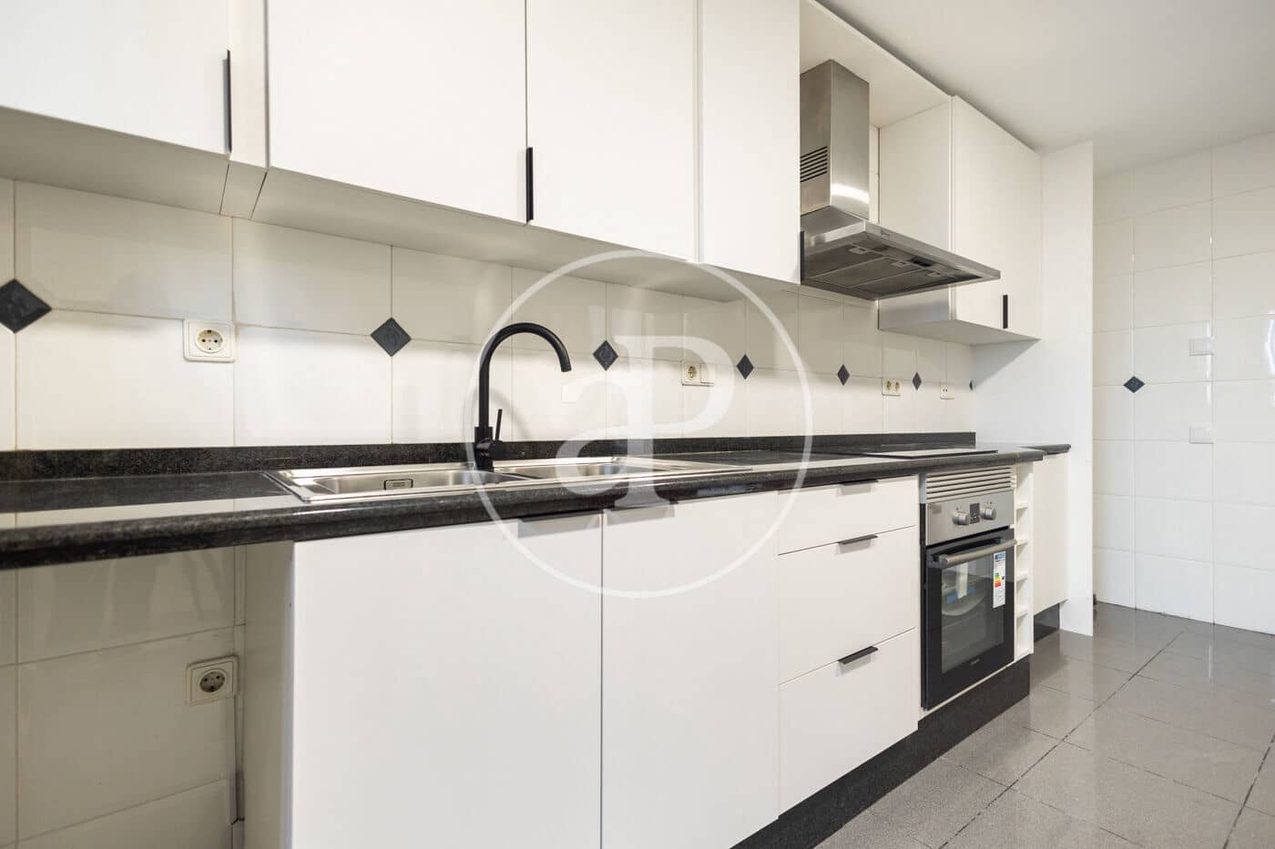 3 bedroom Apartment for rent in Valencia city with pool - € 1,800 (Ref: 9599616)