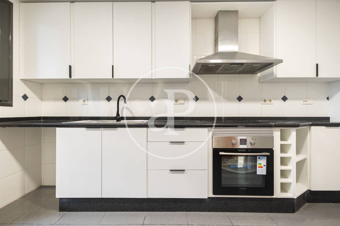 3 bedroom Apartment for rent in Valencia city with pool - € 1,800 (Ref: 9599616)