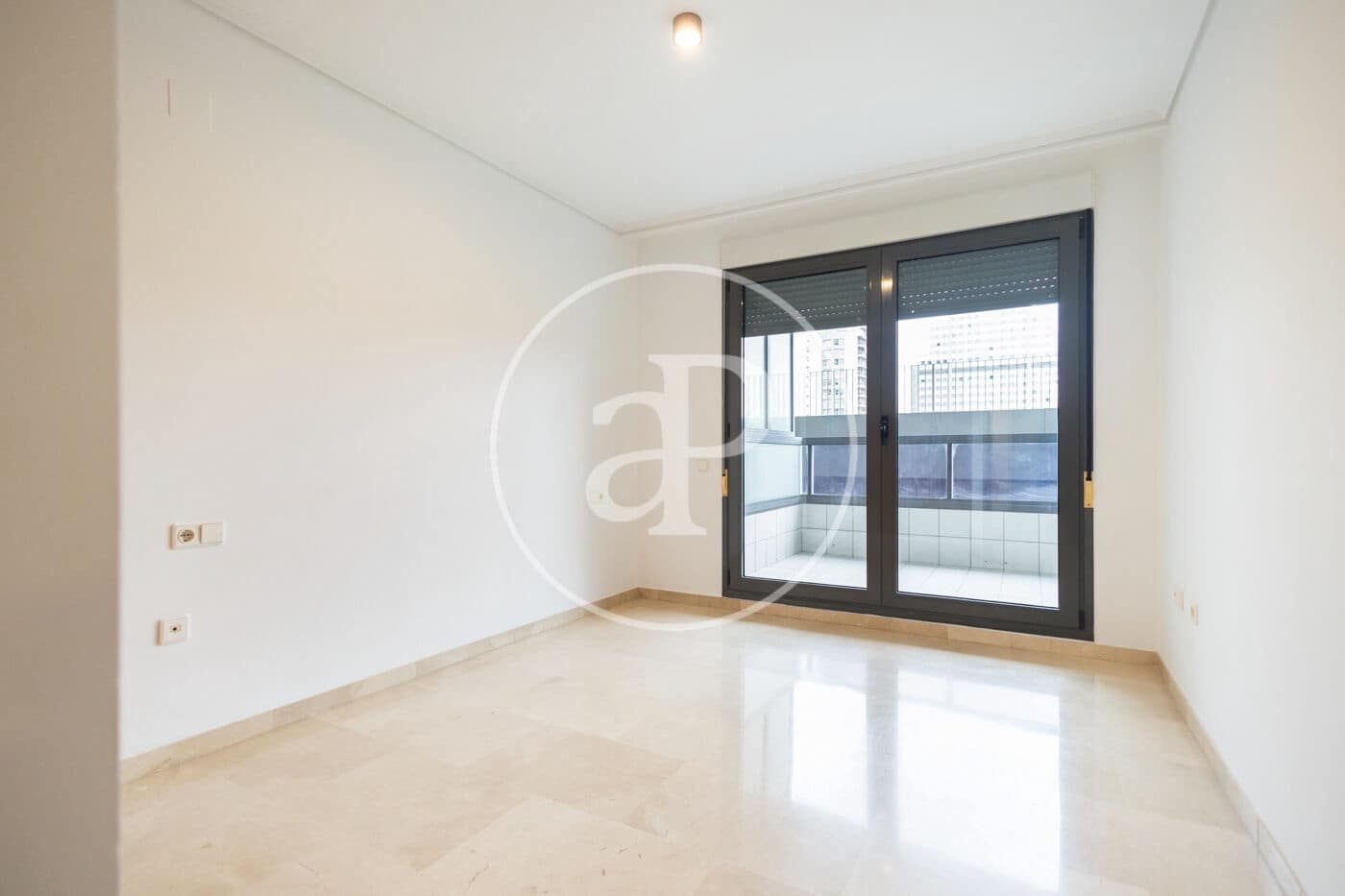 3 bedroom Apartment for rent in Valencia city with pool - € 1,800 (Ref: 9599616)
