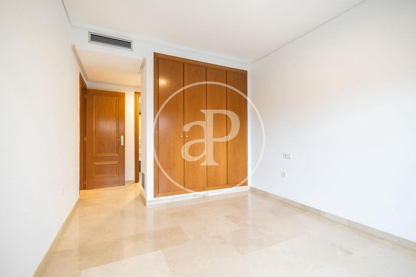 3 bedroom Apartment for rent in Valencia city with pool - € 1,800 (Ref: 9599616)