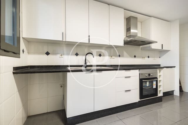 3 bedroom Apartment for rent in Sant Pau, Valencia city with pool - € 1,800 (Ref: 9599616)