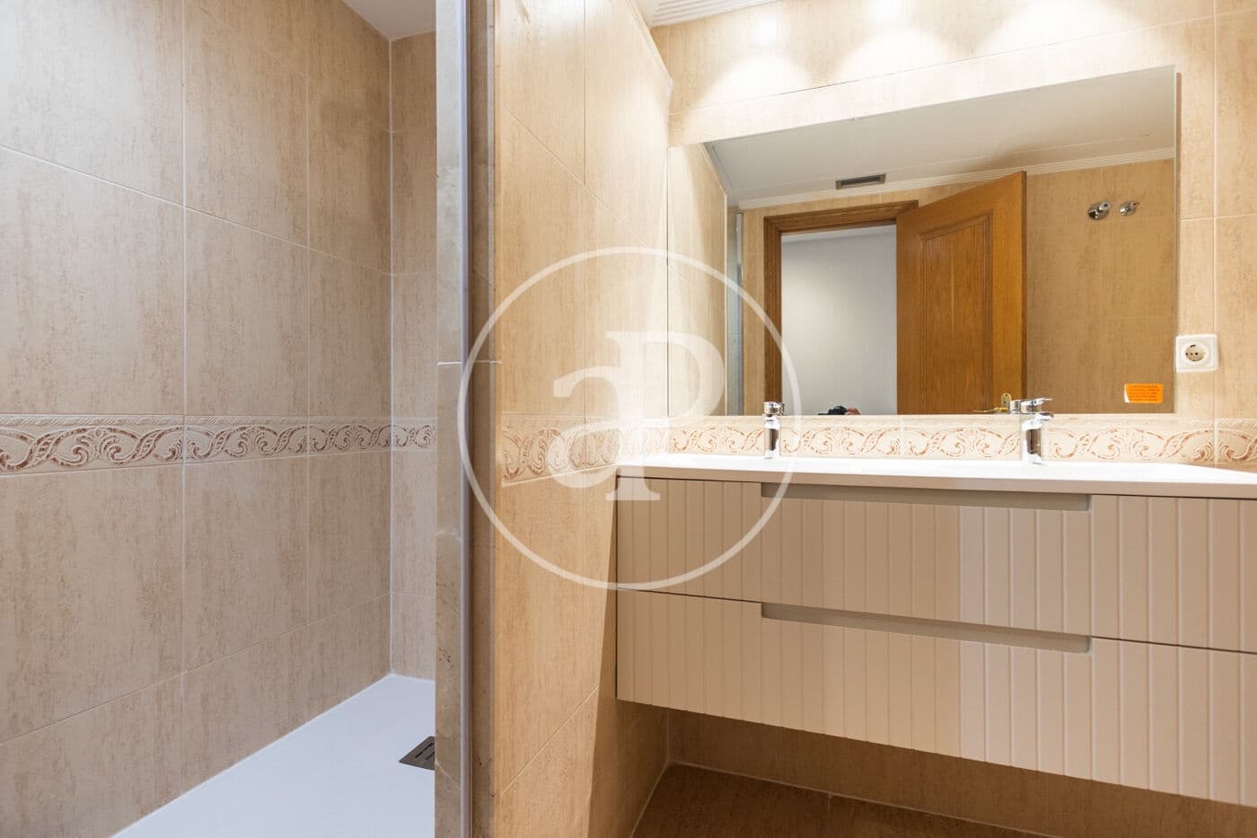 3 bedroom Apartment for rent in Valencia city with pool - € 1,800 (Ref: 9599616)