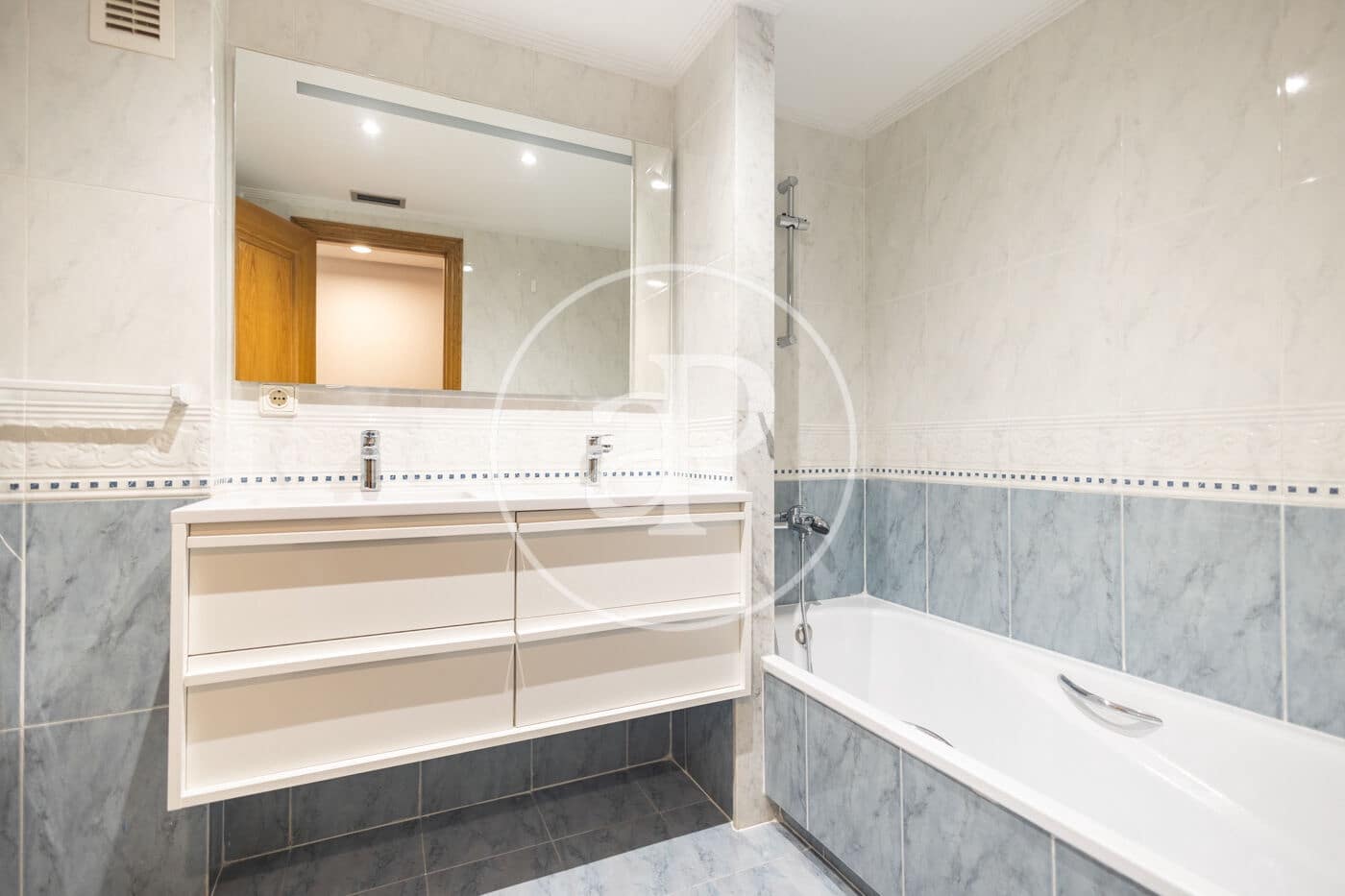 3 bedroom Apartment for rent in Valencia city with pool - € 1,800 (Ref: 9599616)